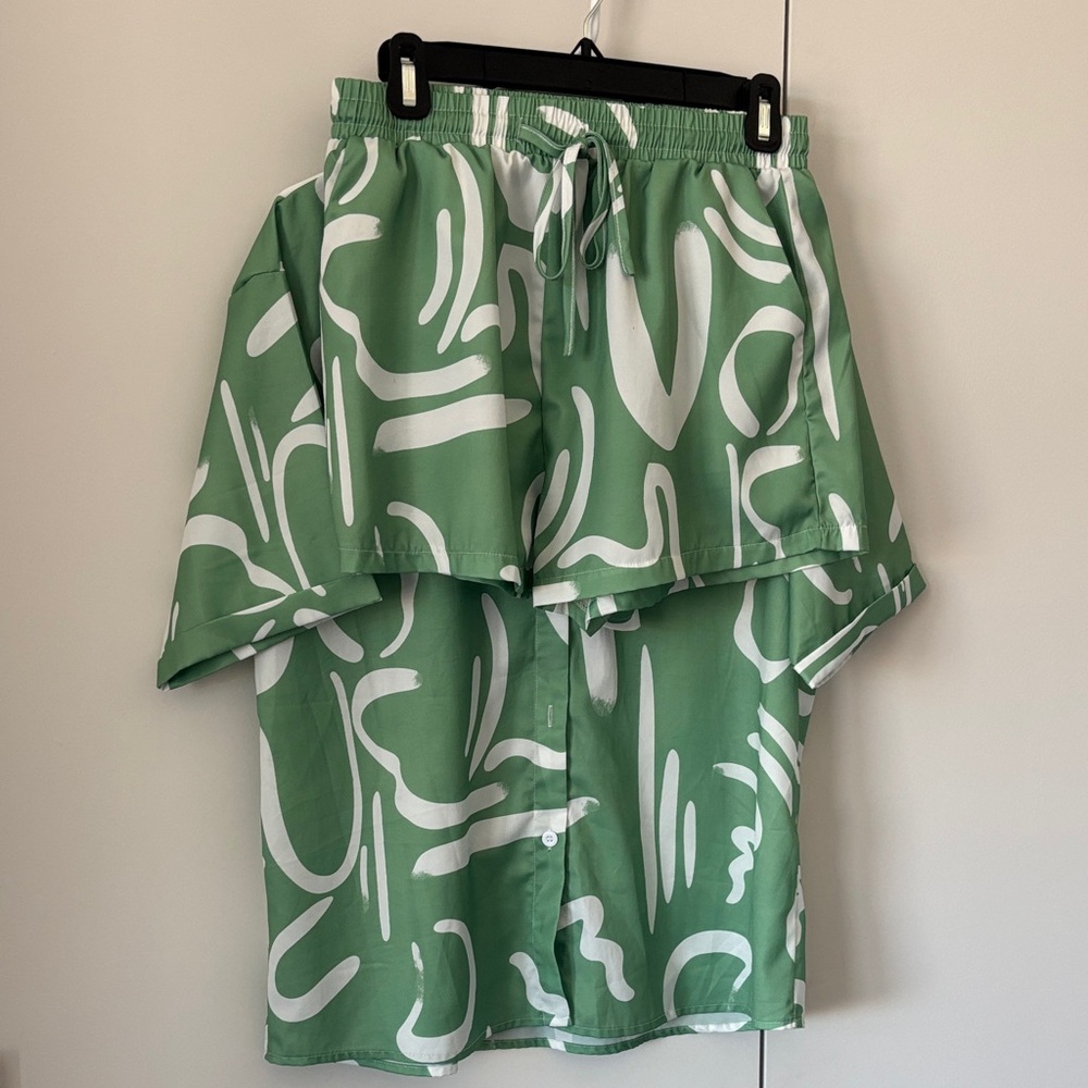 Amazon Green and White Abstract Print Set